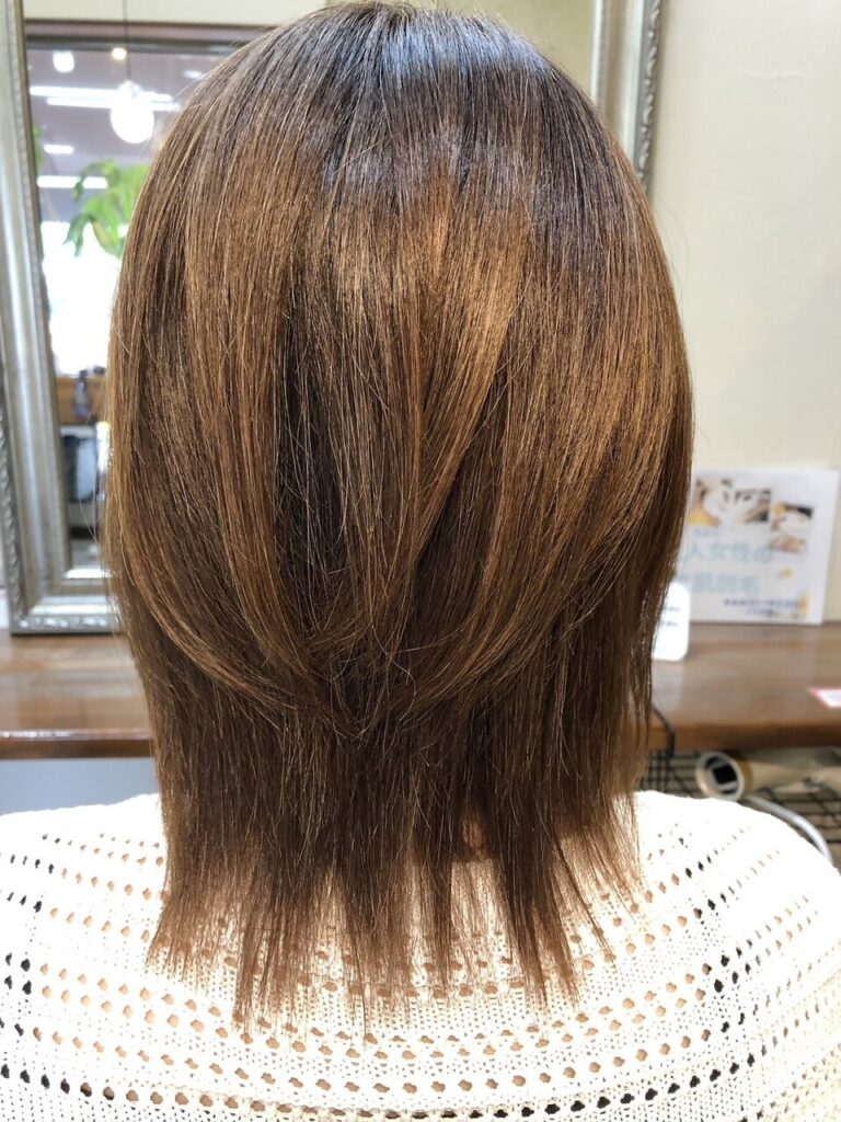 自然な仕上がりのキラ髪と、明るい白髪染め。髪質改善/白髪染